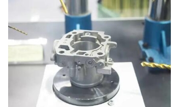 What is a cold chamber die casting?